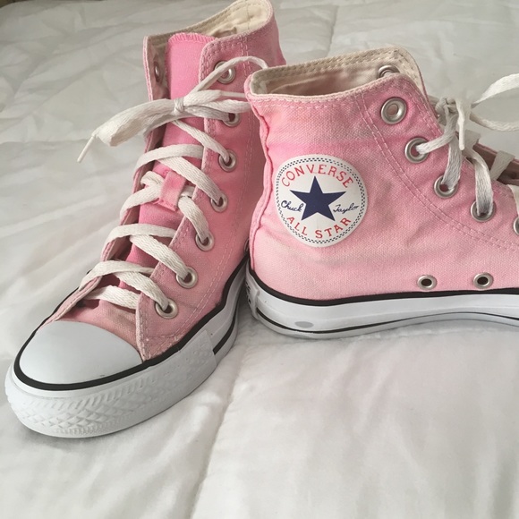 dusty pink converse
